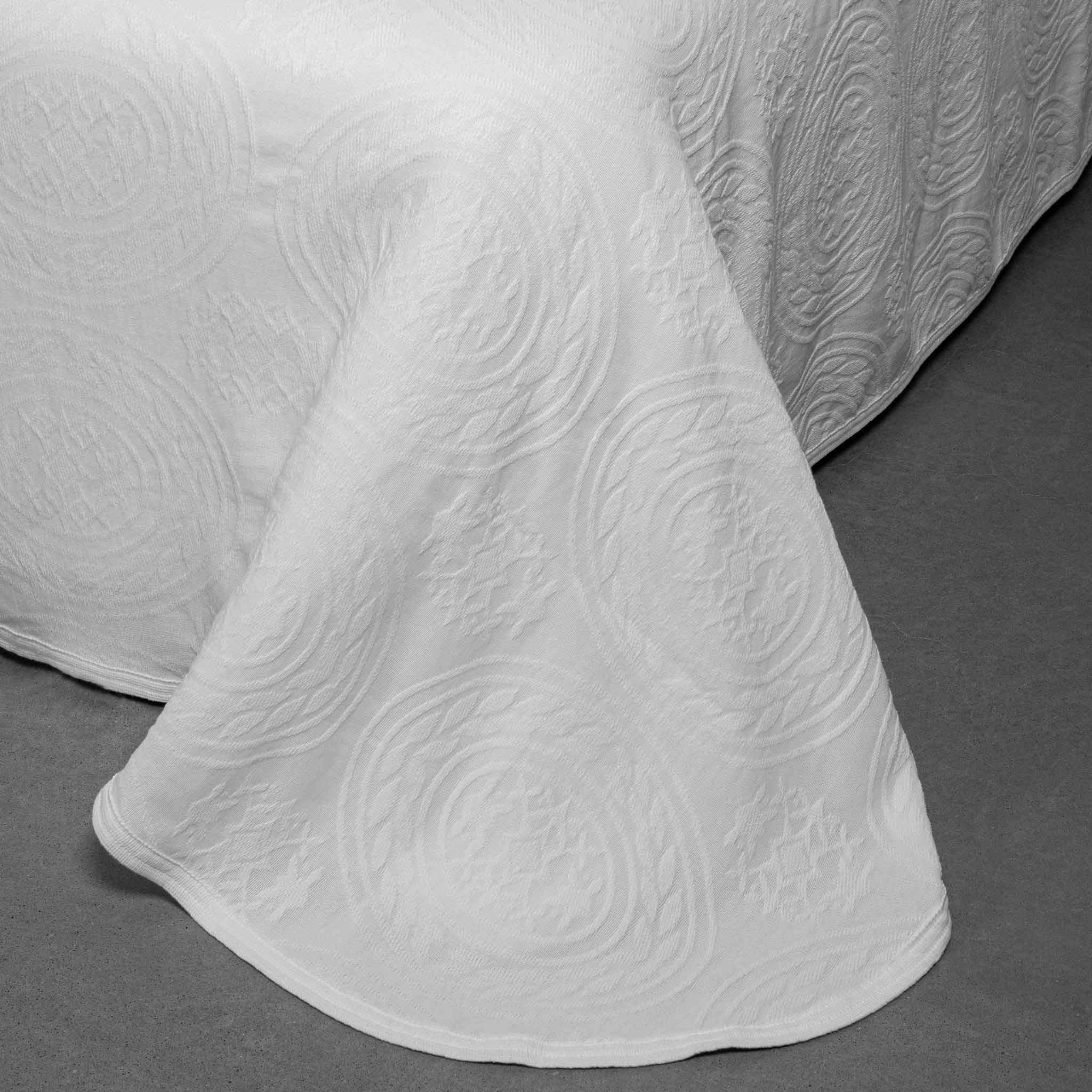 Medallion Jacquard Bedspreads Jacquard Bedspreads Bargoose Home Textiles, Inc. 